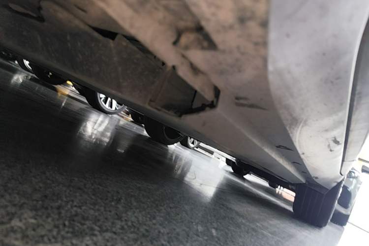 Used XPeng G3 2019 Deluxe Edition Left Side Sill