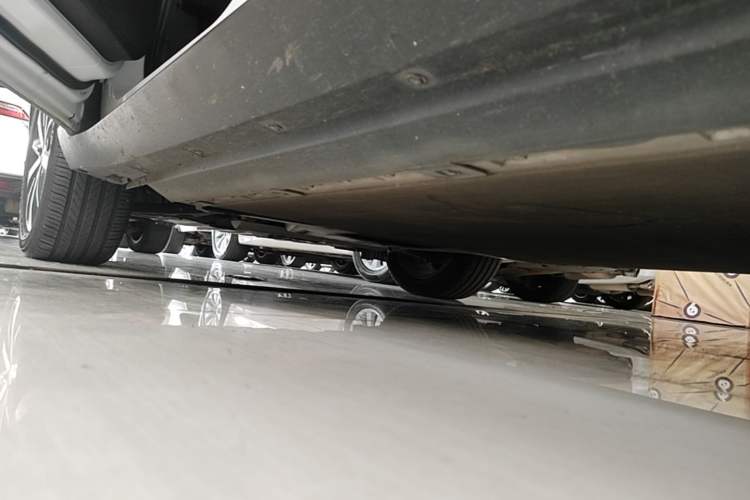 Used XPeng G3 2019 Deluxe Edition Left Side Sill