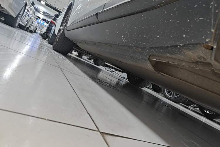 Used XPeng G3 2019 Deluxe Edition Left Side Sill