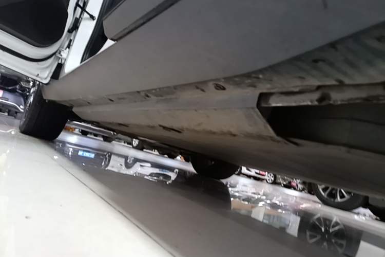 Used XPeng G3 2019 Smart Edition Left Side Sill