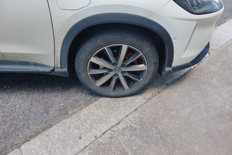Used XPeng G3 2019 Deluxe Edition Right Front Wheel Hub