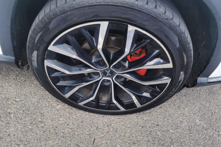 Used XPeng G3 2019 Deluxe Edition Right Front Wheel Hub