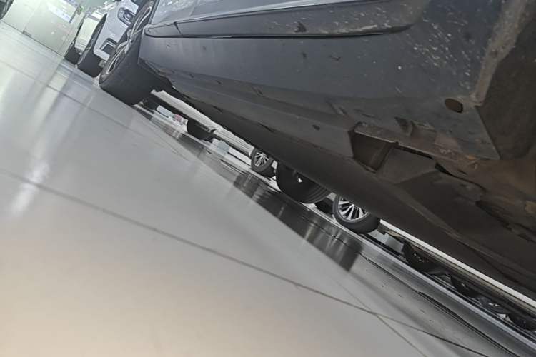 Used XPeng G3 2019 Deluxe Edition Right Side Sill