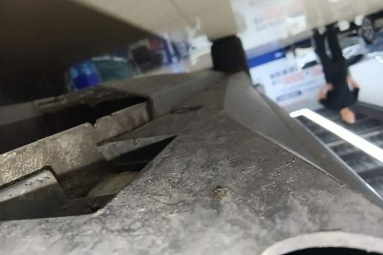 Used XPeng G3 2019 Deluxe Edition Right Side Sill