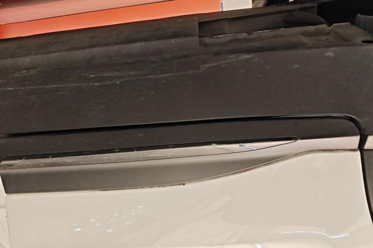 Used XPeng G3 2019 Smart Edition Right Side Sill