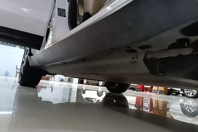 Used XPeng G3 2019 Smart Edition Right Side Sill