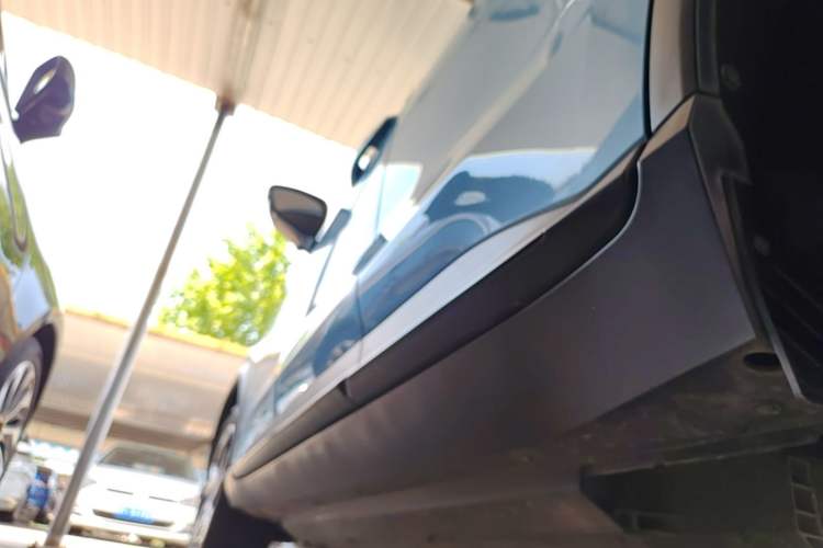 Used XPeng G3 2020 520i Luxury Edition Left Side Sill