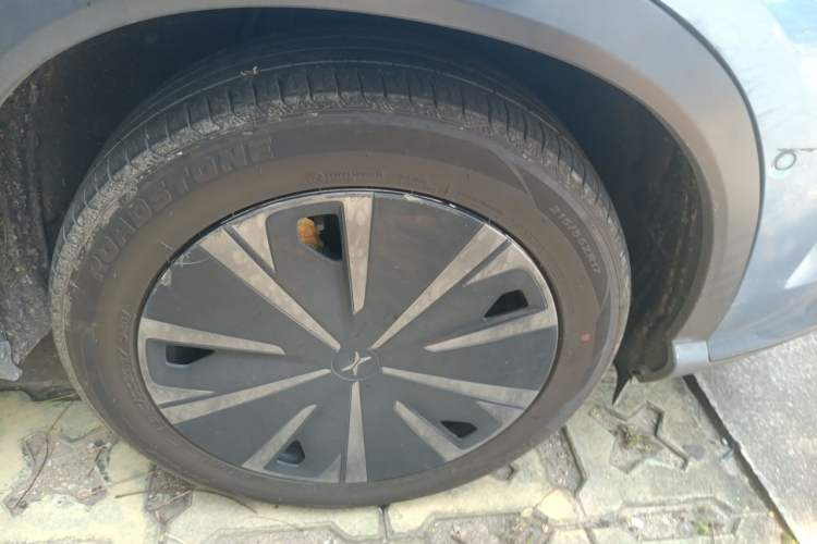Used XPeng G3 2020 400 Deluxe Edition Right Front Wheel Hub