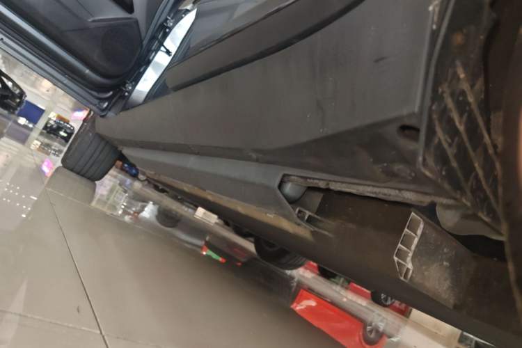 Used XPeng G3 2020 520 Smart Edition Left Side Sill