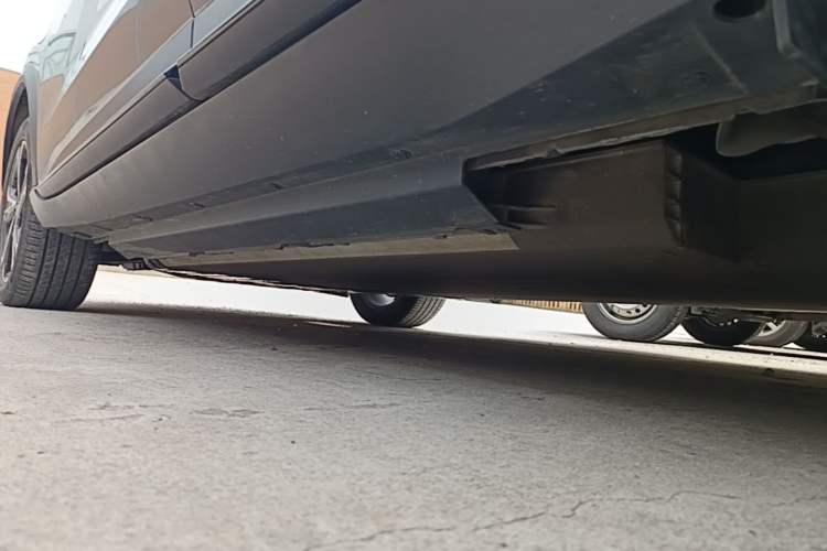 Used XPeng G3 2020 520i Luxury Edition Left Side Sill