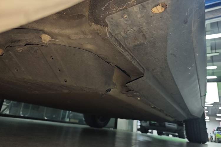 Used XPeng G3 2020 460i Luxury Edition Left Side Sill