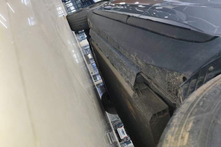 Used XPeng G3 2020 460i Luxury Edition Left Side Sill