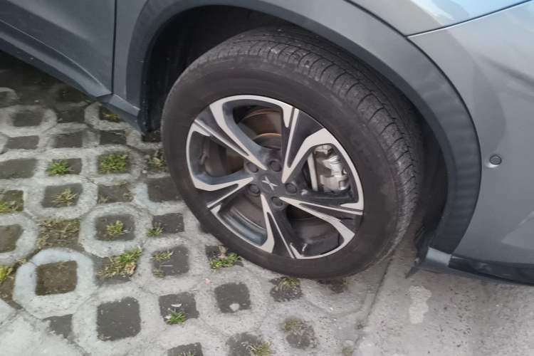 Used XPeng G3 2020 520i Luxury Edition Right Front Wheel Hub