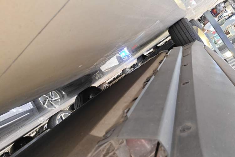 Used XPeng G3 2020 520i Luxury Edition Left Side Sill