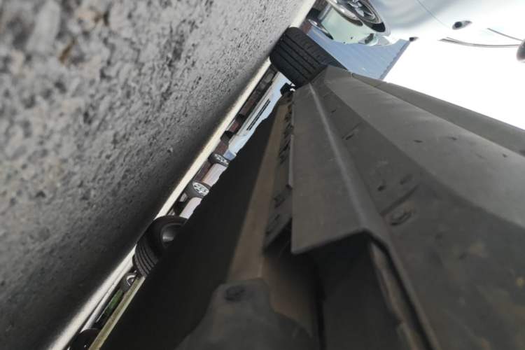 Used XPeng G3 2020 520i Luxury Edition Right Side Sill