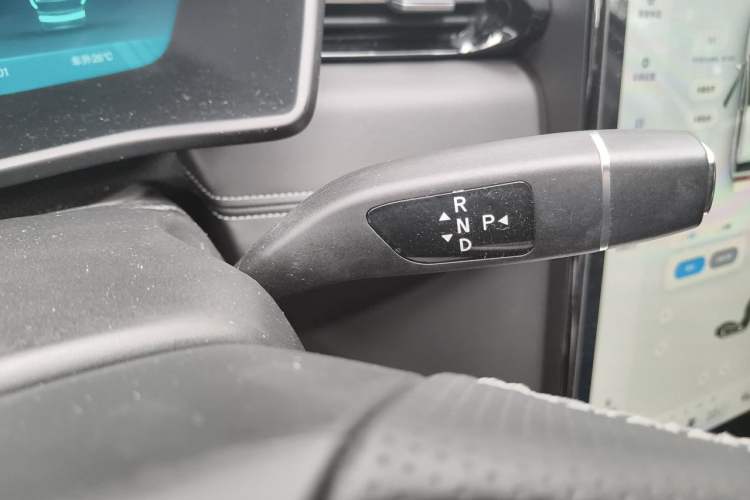 Used XPeng G3 2020 520 Smart Edition Gear Lever