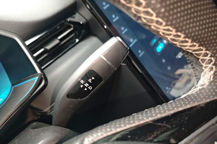 Used XPeng G3 2020 520 Smart Edition Gear Lever