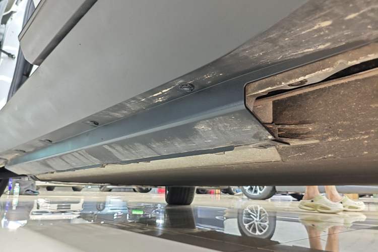 Used XPeng G3 2020 520i Luxury Edition Left Side Sill