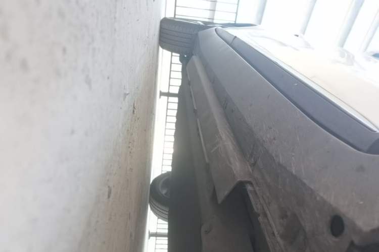 Used XPeng G3 2020 460i Luxury Edition Right Side Sill