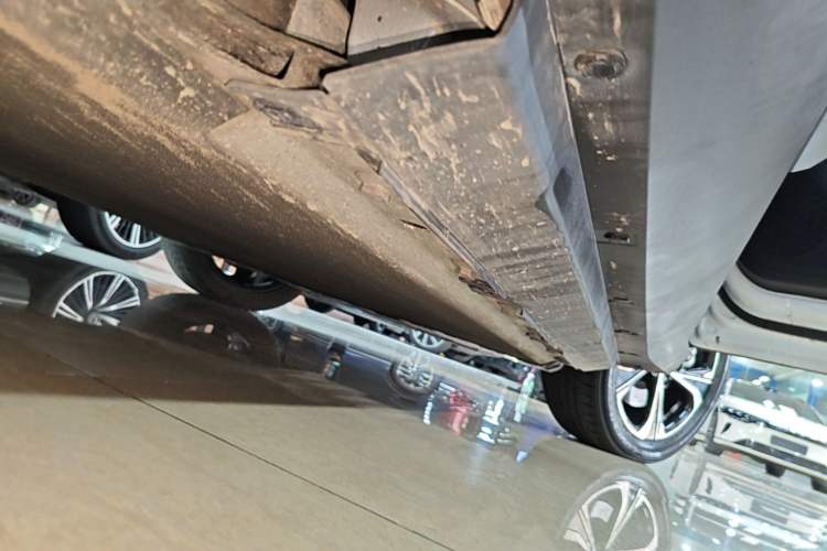 Used XPeng G3 2020 520i Luxury Edition Right Side Sill