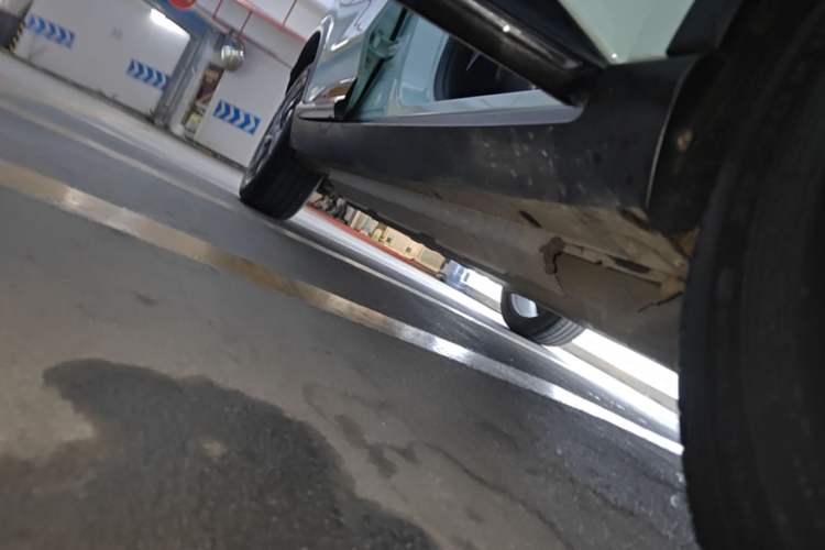 Used XPeng G3 2021 G3i 460N Right Side Sill