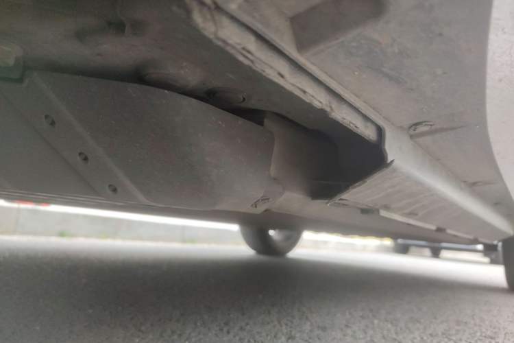 Used XPeng G3 2021 G3i 460N Chassis Front Left