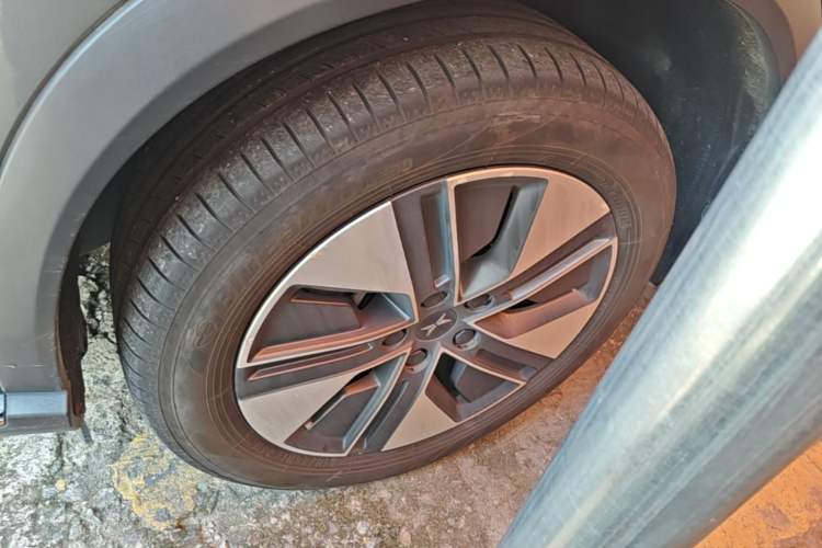 Used XPeng G3 2021 G3i 520N Left Front Wheel Hub