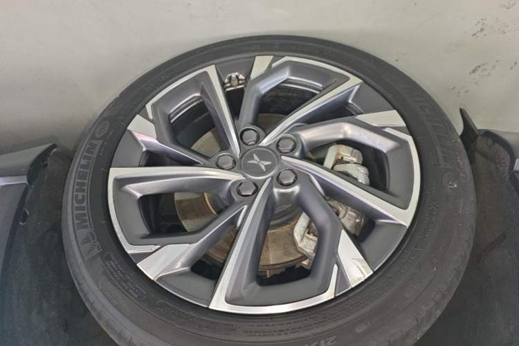 Used XPeng G3 2021 G3i 460N Left Front Wheel Hub