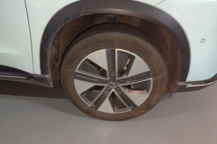 Used XPeng G3 2021 G3i 460N Right Front Wheel Hub