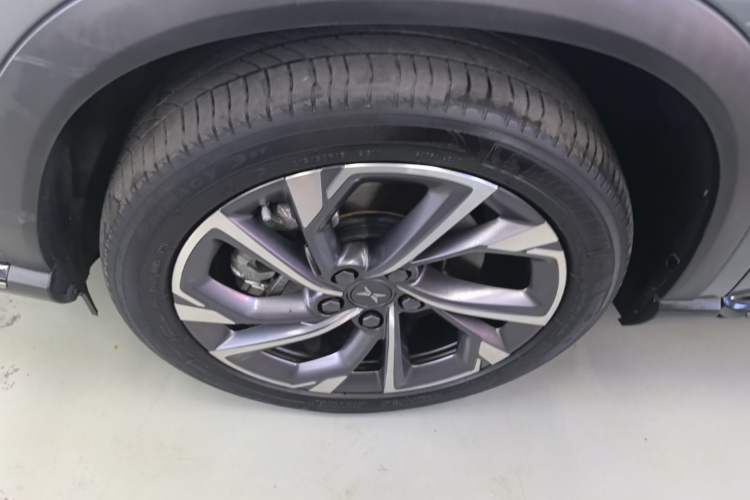 Used XPeng G3 2021 G3i 520N Left Front Wheel Hub