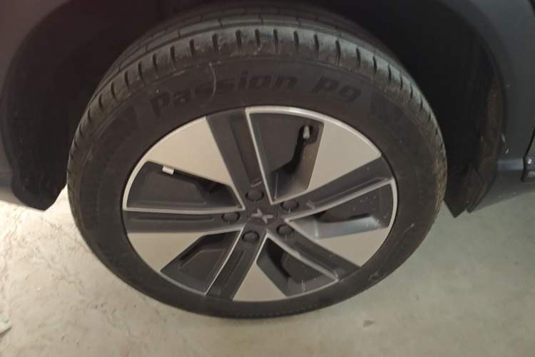 Used XPeng G3 2021 G3i 520N Right Rear Wheel Hub