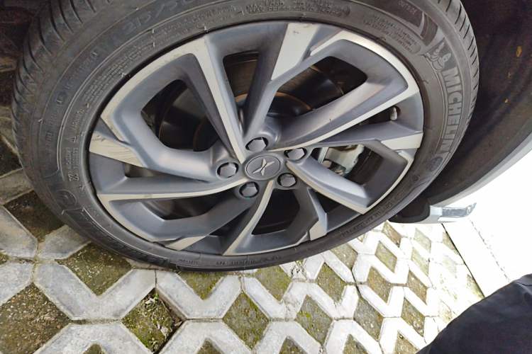 Used XPeng G3 2021 G3i 460G Right Front Wheel Hub