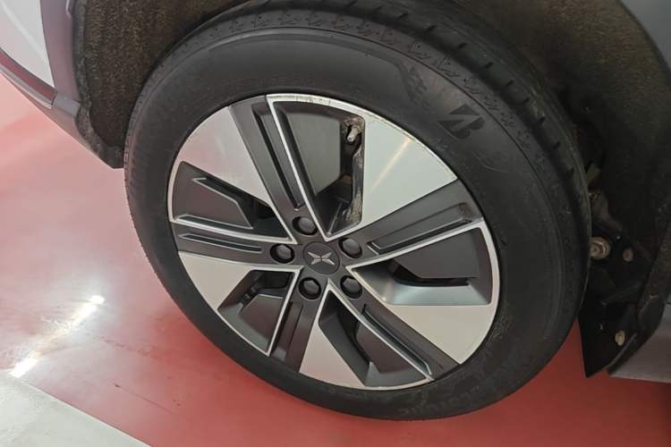 Used XPeng G3 2021 G3i 460G Right Rear Wheel Hub