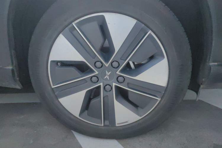 Used XPeng G3 2022 G3i 460N Right Front Wheel Hub