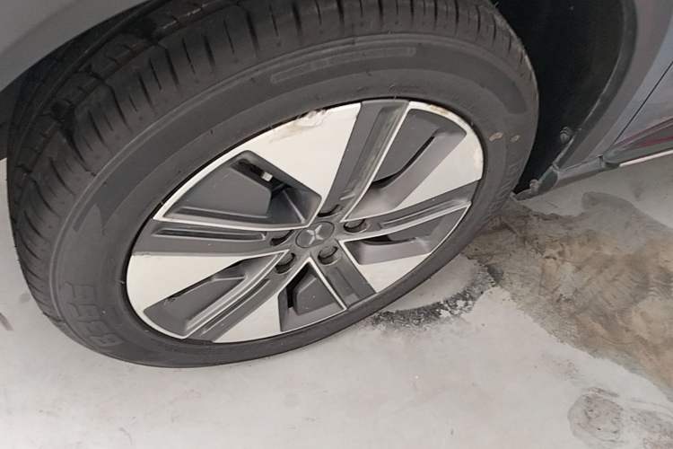 Used XPeng G3 2022 G3i 460G+ Left Front Wheel Hub