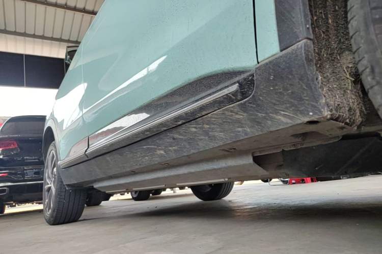Used XPeng G3 2022 G3i 460N Right Side Sill