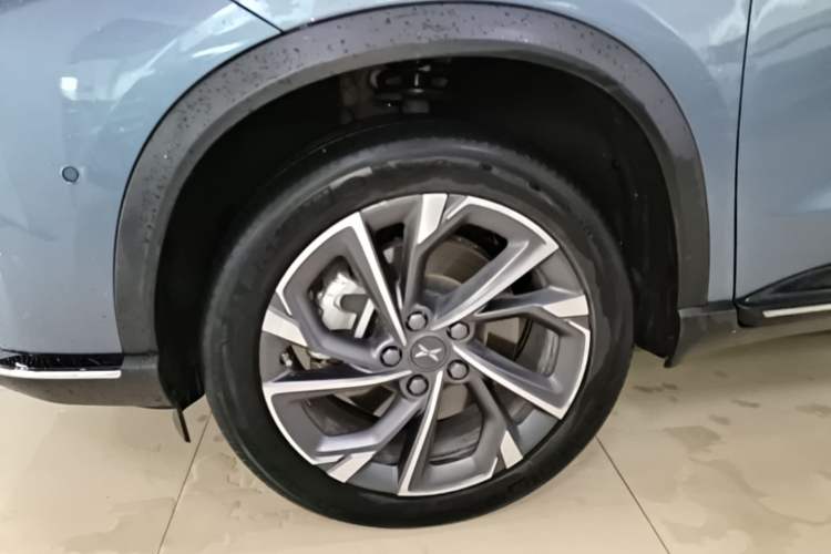Used XPeng G3 2022 G3i 460N Left Front Wheel Hub