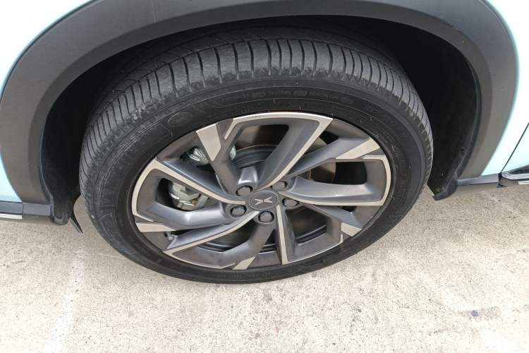 Used XPeng G3 2022 G3i 460N Left Front Wheel Hub