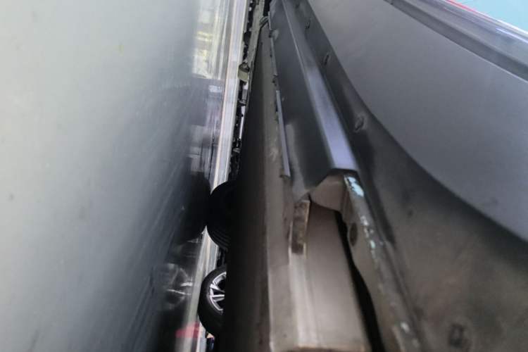 Used XPeng G3 2022 G3i 460G Left Side Sill