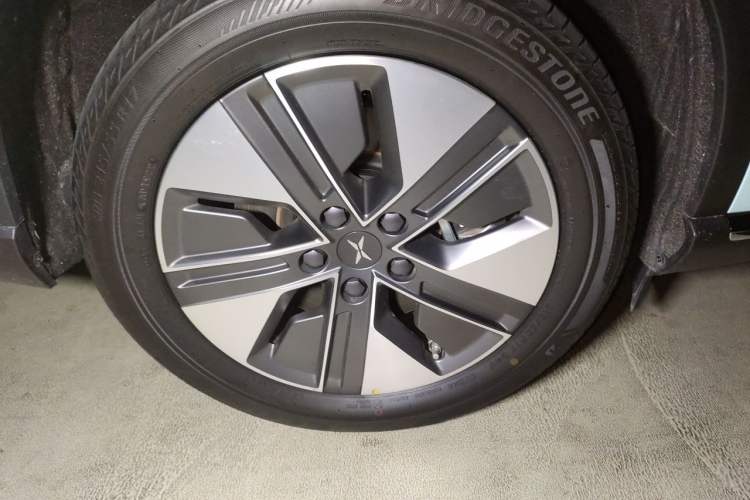 Used XPeng G3 2022 G3i 460N Right Front Wheel Hub