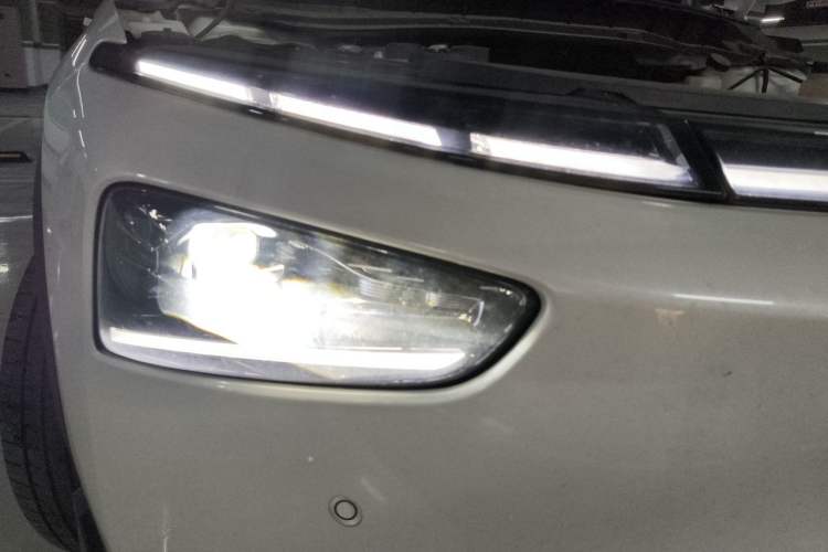 Used XPeng G3 2022 G3i 460N Right Front Headlight