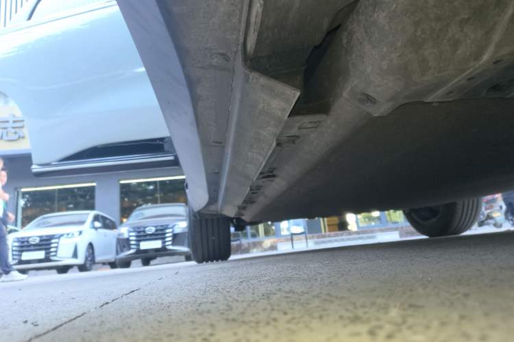 Used XPeng G3 2022 G3i 460G+ Right Side Sill