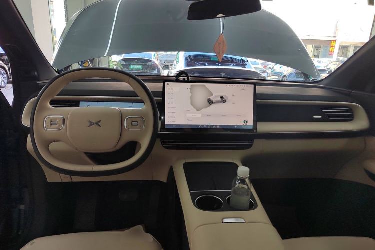 Used XPeng G6 2023 580 Long-Range Pro Center Console