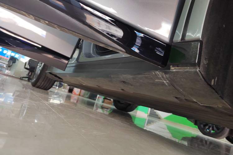Used XPeng G6 2023 580 Long-Range Pro Right Side Sill