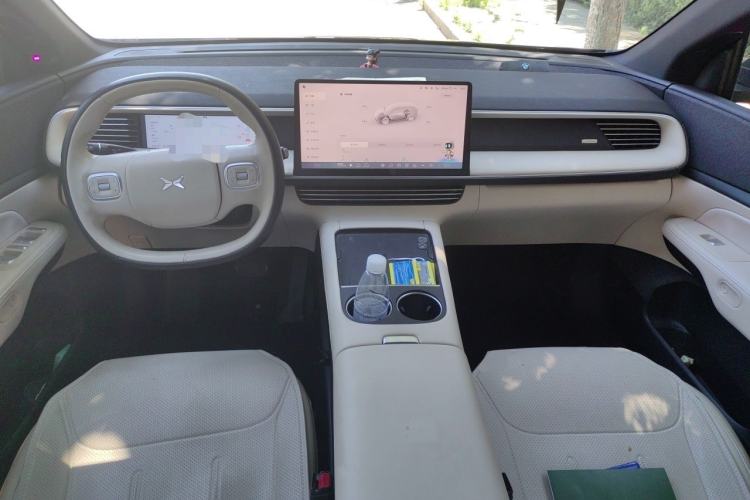 Used XPeng G6 2023 580 Long-Range Max Center Console
