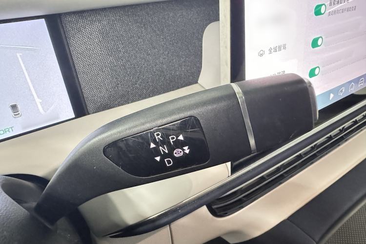 Used XPeng G6 2023 700 Four-Wheel Drive Performance Max Gear Lever
