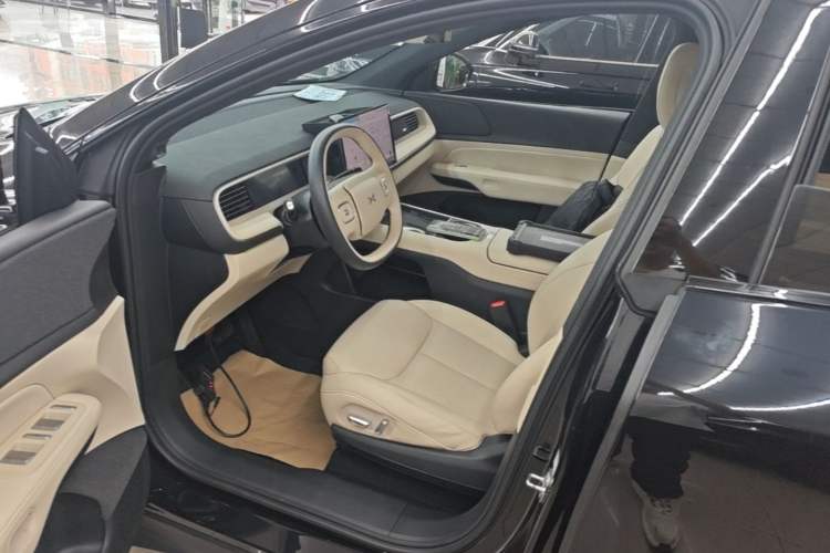 Used XPeng G6 2023 580 Long-Range Pro Left Front Seat
