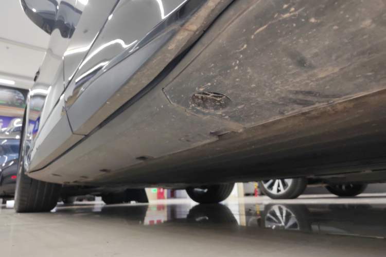 Used XPeng G6 2023 580 Long-Range Pro Left Side Sill