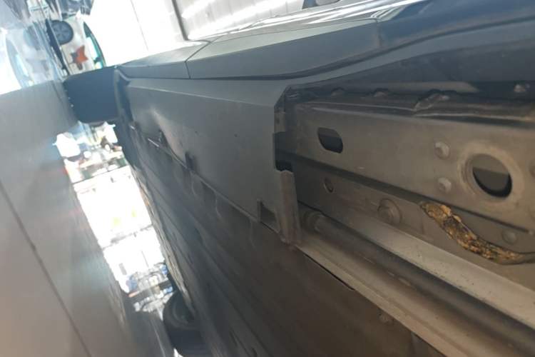 Used XPeng G6 2023 580 Long-Range Pro Left Side Sill