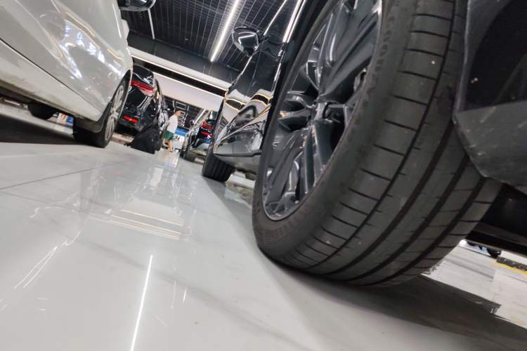 Used XPeng G6 2023 755 Ultra-Long Range Pro Left Side Sill